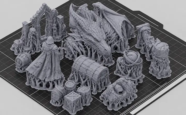 Detaillierte Modelle auf der Druckplatte eines 3D-Druckers angeordnet